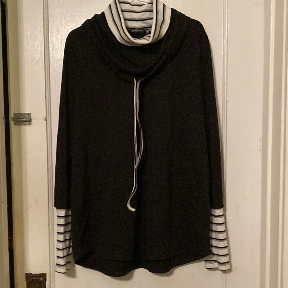 Doe & Rae black cowl neck tunic top with contrasting collar and lower sleeve.